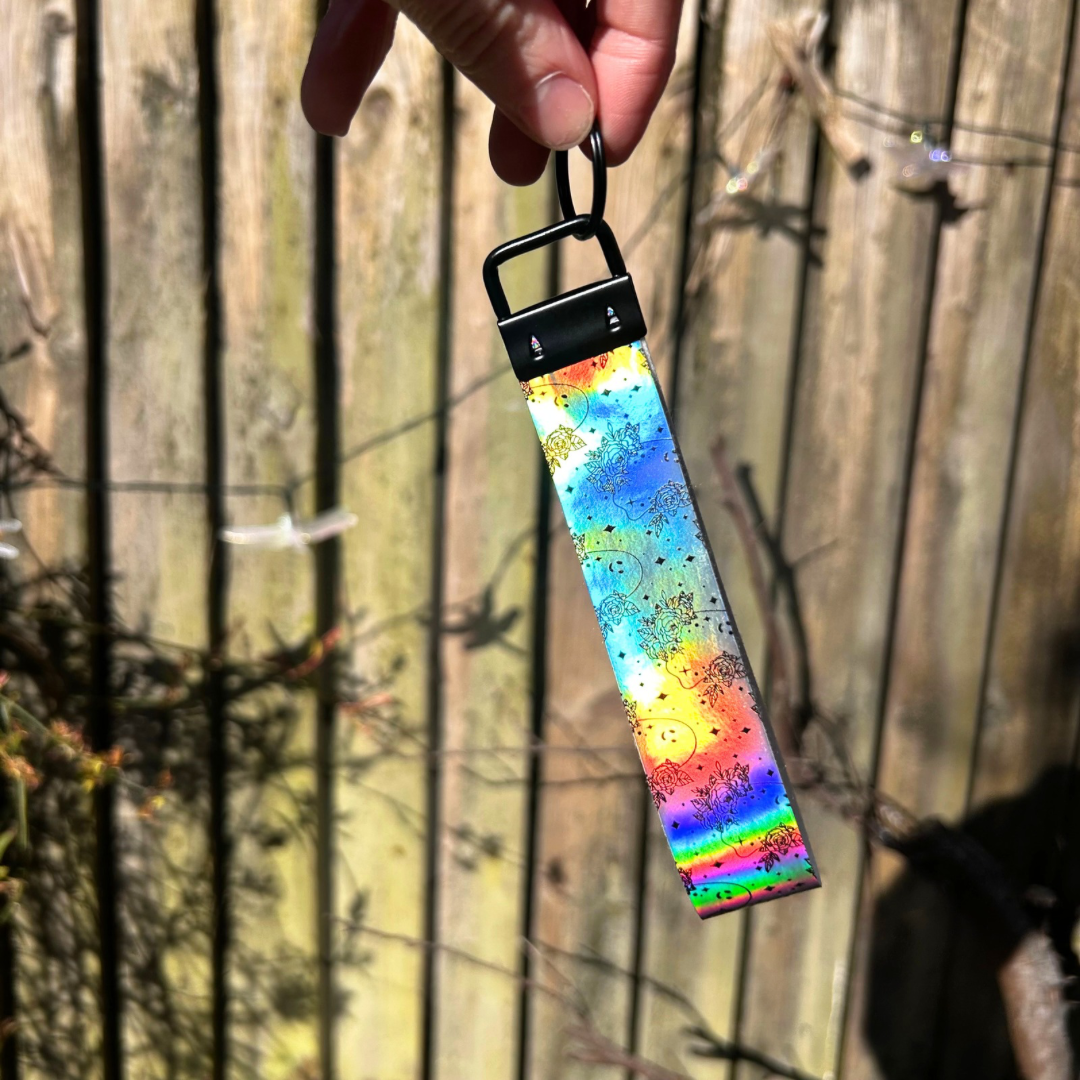 Holographic ghost and floral wristlet